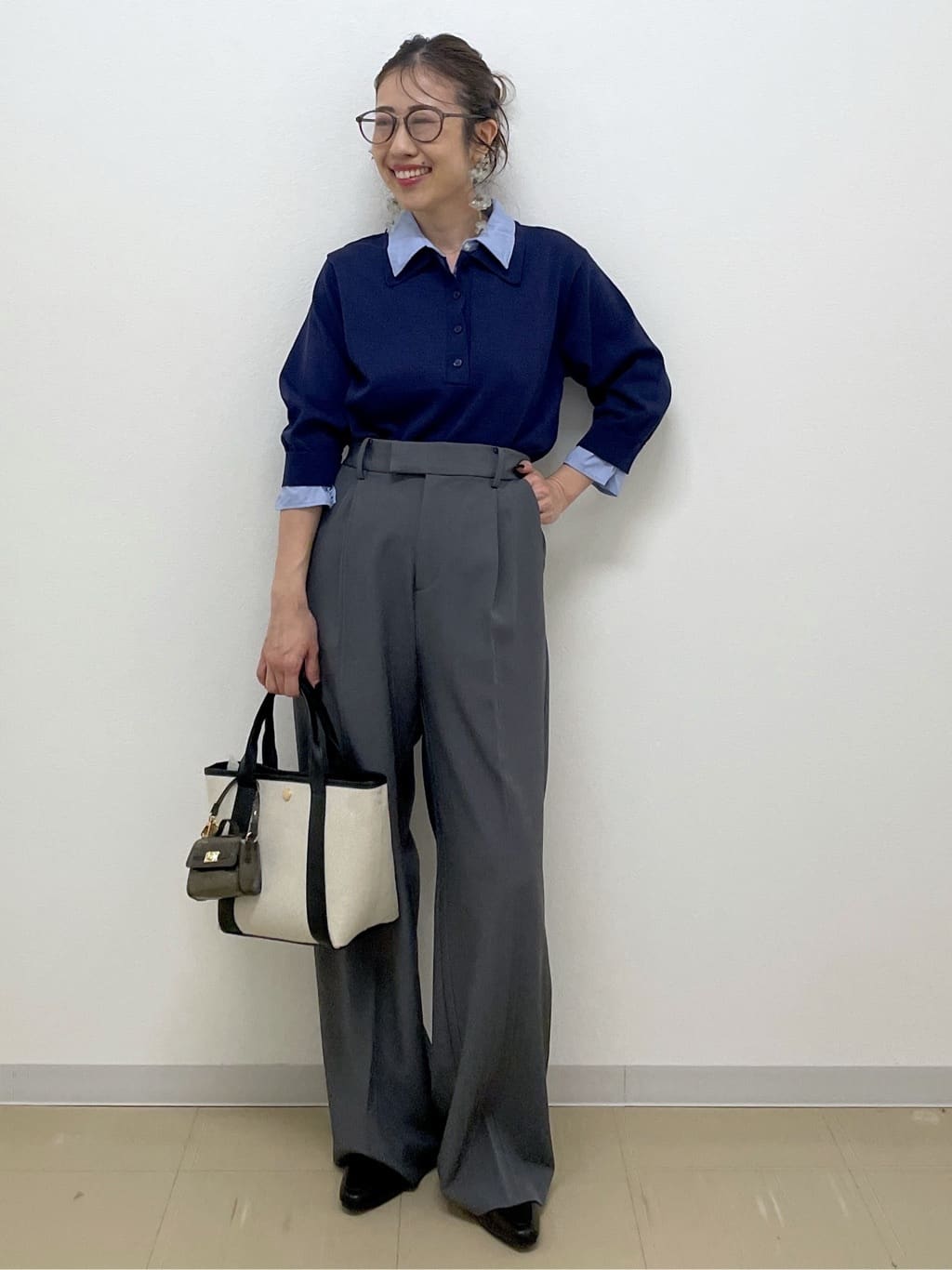 Akiさんの「OPAQUE.CLIP｜シャツレイヤード風ポロニット【洗濯機OK】」を使ったコーディネート
