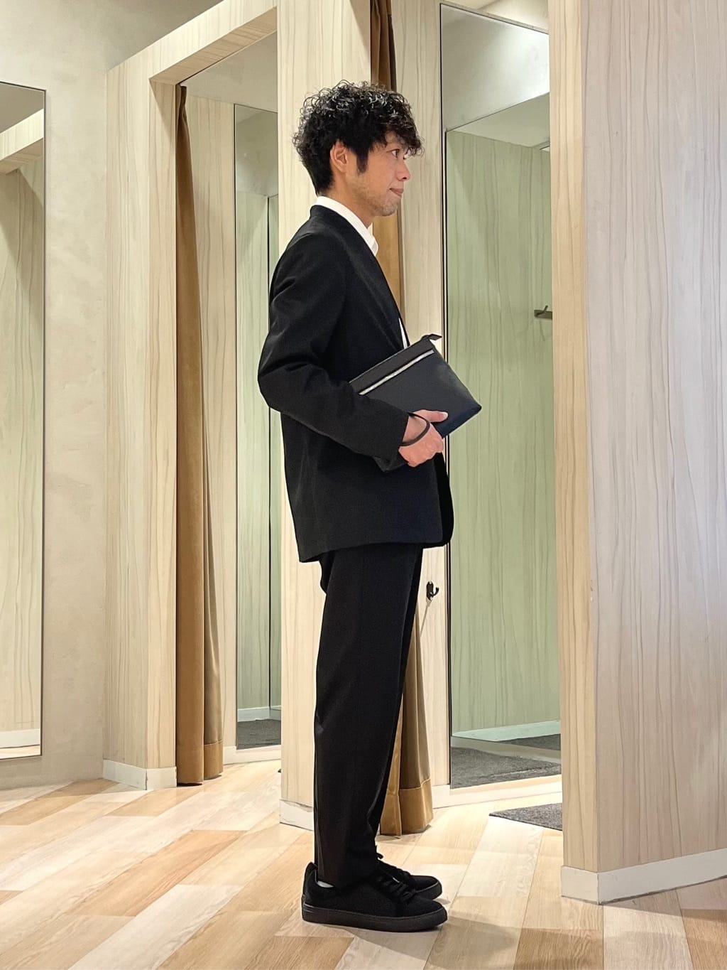 URAさんの「TAKEO KIKUCHI｜【ON／OFF兼用】CARREMANファブリック ノーカラージャケット」を使ったコーディネート