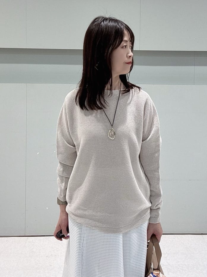 makiさんの「UNTITLED｜【8色展開/程よい透け感】ドライタッチボートネックニット」を使ったコーディネート