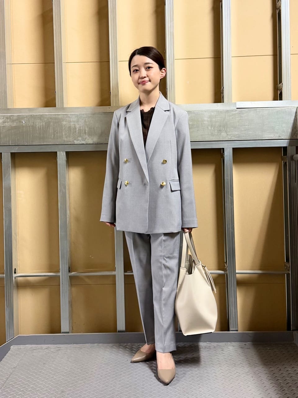 sahoさんの「THE SHOP TK｜【通勤にもデイリーにも】CAVIAN 金ボタンダブルブレストジャケット」を使ったコーディネート