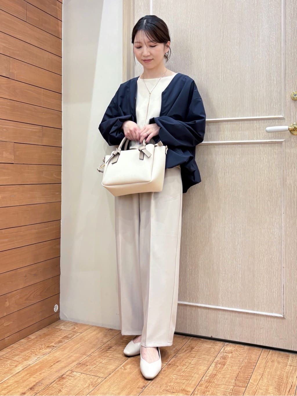 なみさんの「SHOO･LA･RUE｜【防風/撥水/S-LL】お顔回りすっきり見え　Vネックバルーンブルゾン」を使ったコーディネート