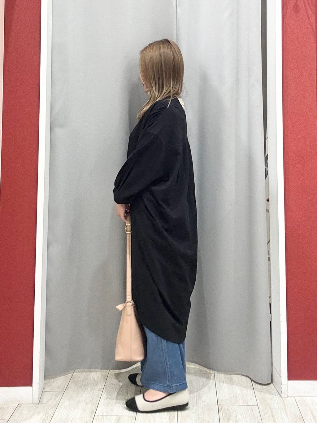 shioさんの「SHOO･LA･RUE｜【洗濯機可/S-LL】1枚でも羽織でも キーネックシャツワンピース」を使ったコーディネート
