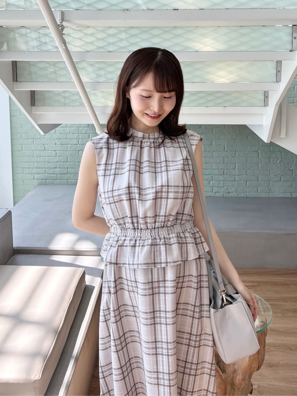 みさかさんの「index｜シアーチェックミニペプラムワンピース【防シワ／洗濯機OK】」を使ったコーディネート