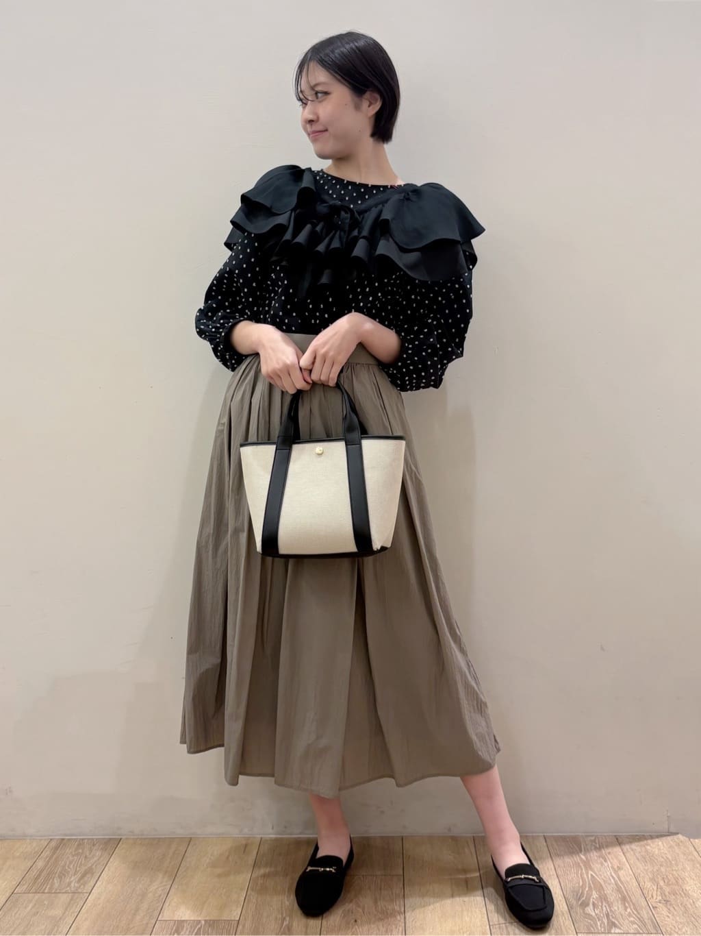 RINさんの「OPAQUE.CLIP｜シアーイージーフレアスカート【洗濯機OK】」を使ったコーディネート