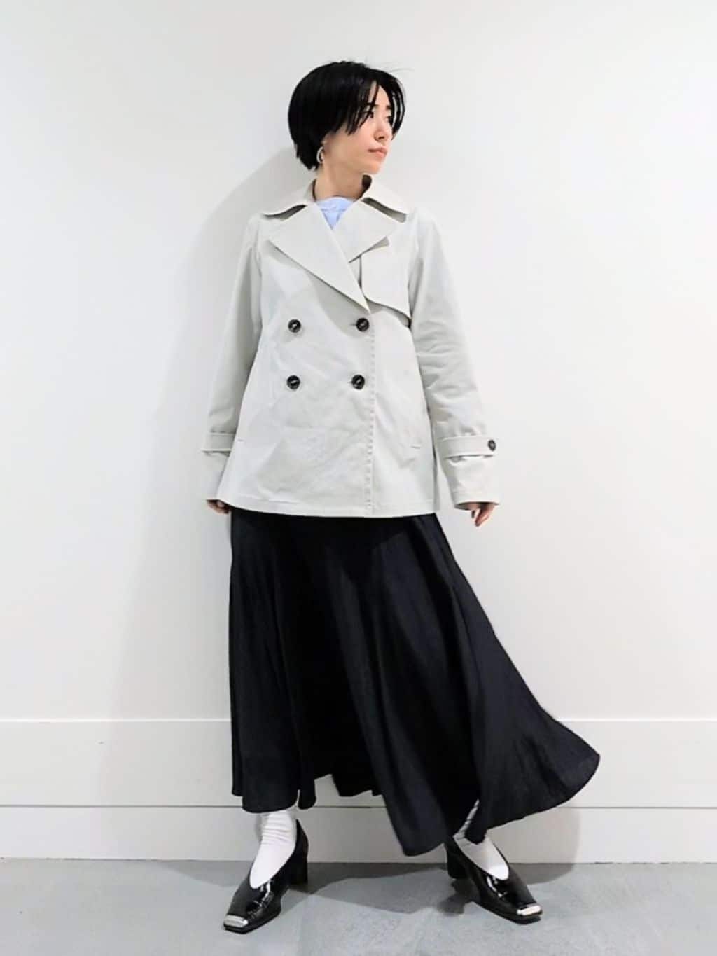 ミズタさんの「UNTITLED｜【定番人気/はっ水/洗える】タスランショートトレンチコート」を使ったコーディネート