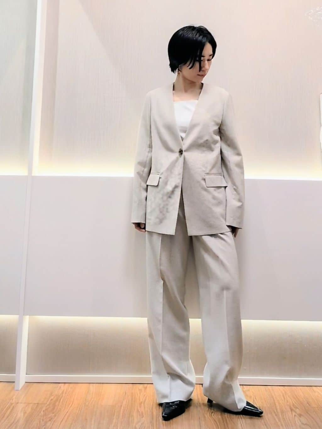 ミズタさんの「UNTITLED｜◆【さらりと快適/セットアップ可/UV/接触冷感】スラブカラーレスジャケット」を使ったコーディネート
