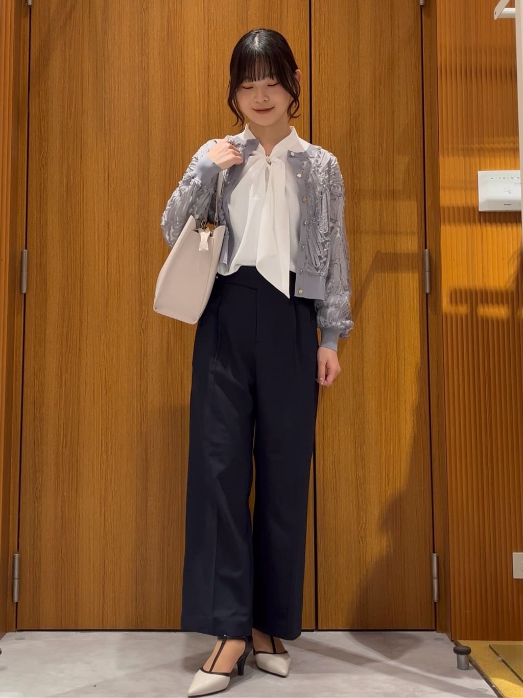 リンナさんの「index｜シアー幾何刺繍カーディガン【洗濯機OK】」を使ったコーディネート