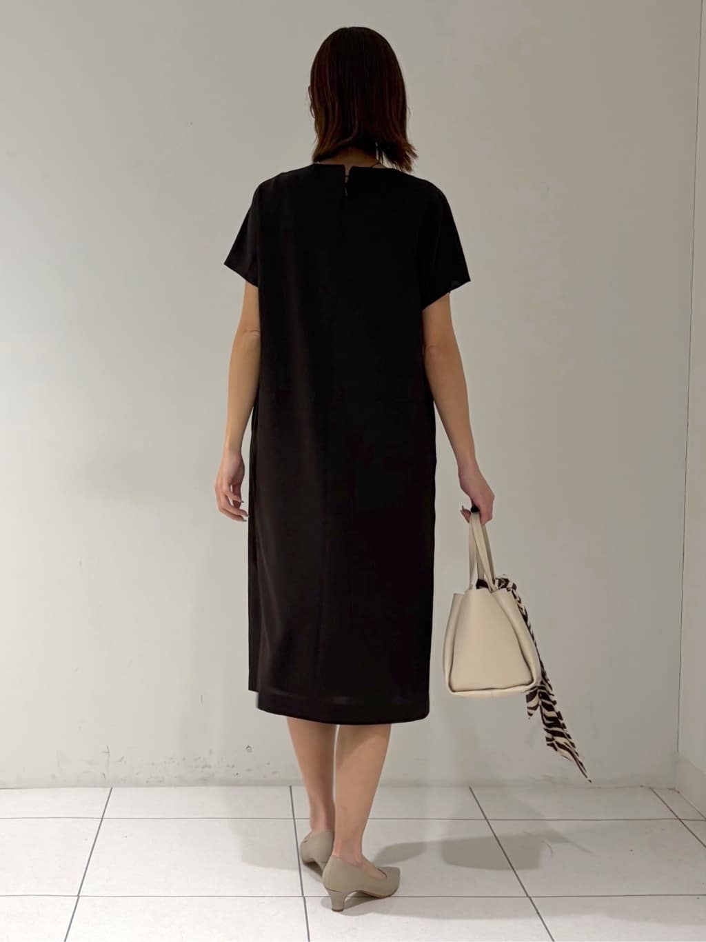 shioriさんの「INDIVI｜【洗える／UVケア／麻調】スキッパーワンピース」を使ったコーディネート