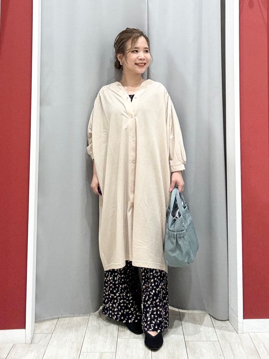 shioさんの「SHOO･LA･RUE｜【洗濯機可/S-LL】1枚でも羽織でも キーネックシャツワンピース」を使ったコーディネート