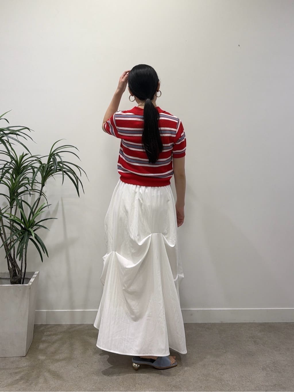 rinaさんの「INDIVI｜ランダムタックスカート」を使ったコーディネート