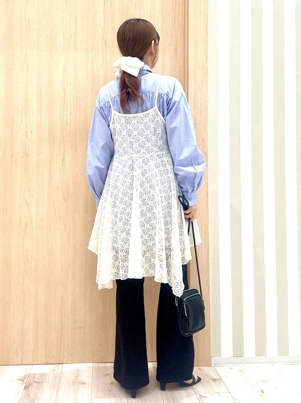 ririさんの「SHOO･LA･RUE｜【体型カバー】バックギャザーで魅せる オーバーサイズシャツ」を使ったコーディネート