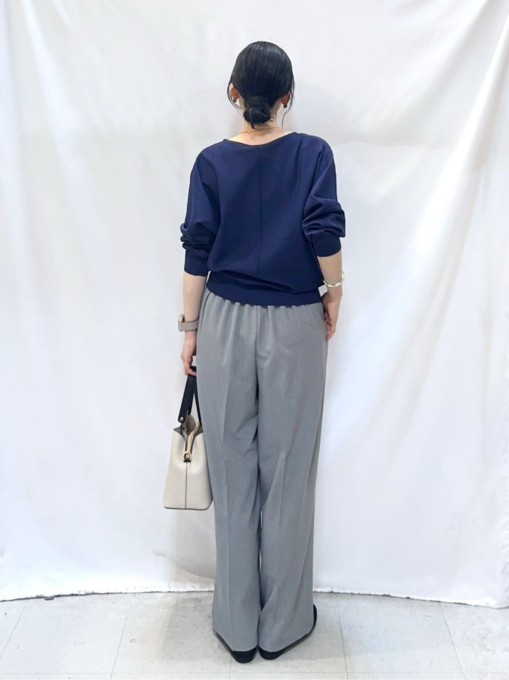 𝐇𝐢𝐫𝐨𝐦𝐢さんの「SHOO･LA･RUE｜【洗濯機可/S-LL】さらりと軽やか インせず着られる すっきり見えドルマンニット」を使ったコーディネート