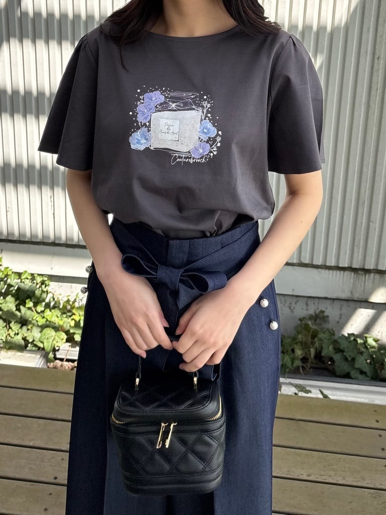 AOIさんの「Couture brooch｜【接触冷感・UVカット】パフュームプリントTシャツ」を使ったコーディネート