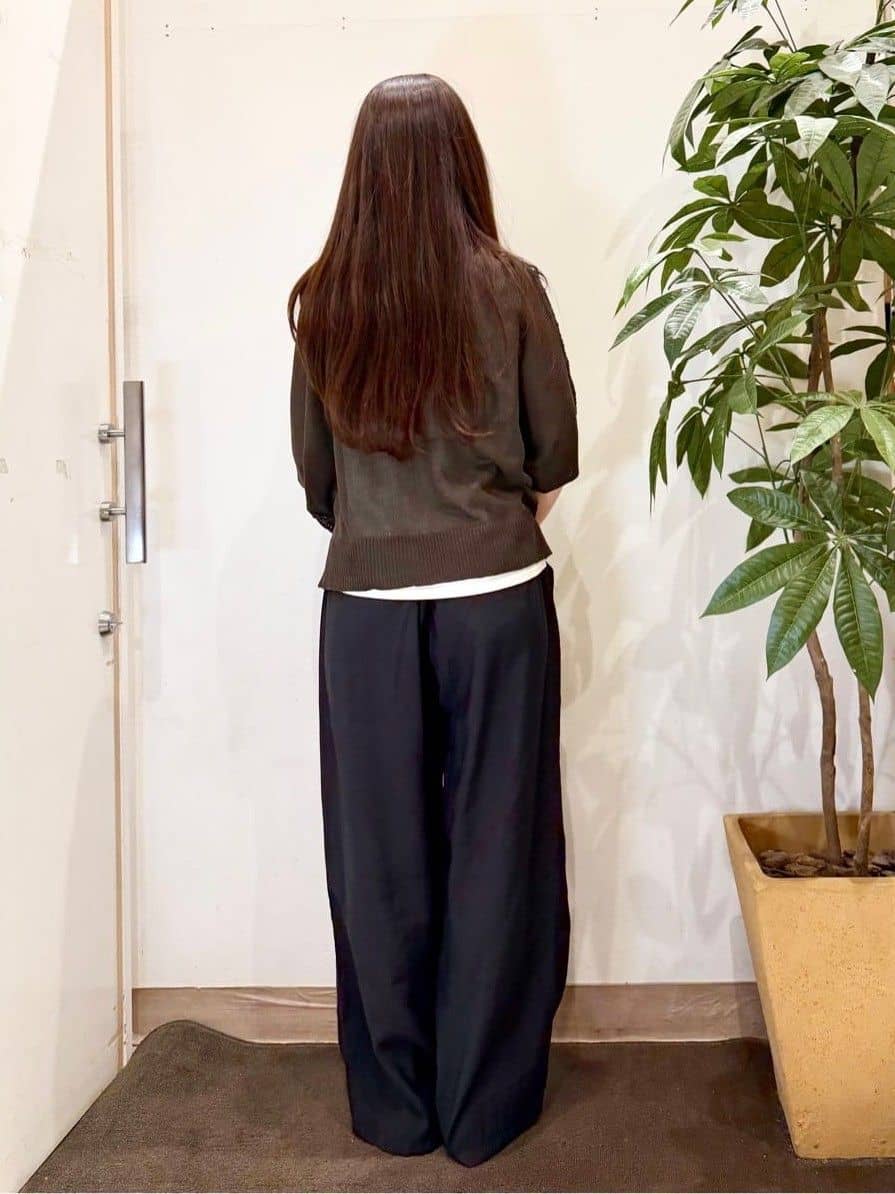 AYUMIさんの「SHOO･LA･RUE｜【2点セット/洗濯機可/S-LL】透かし編みで涼やか 大人のドルマンニット」を使ったコーディネート
