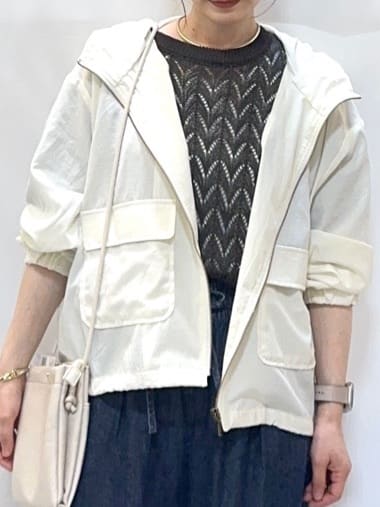 𝐇𝐢𝐫𝐨𝐦𝐢さんの「SHOO･LA･RUE｜【S-LL/UV】季節の変わり目に ゴールドパーツが上品なフード付きブルゾン」を使ったコーディネート