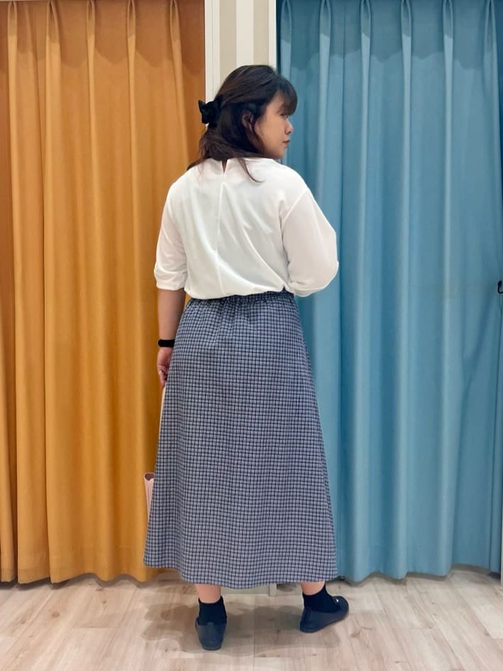 TUMU-TUMUさんの「SHOO･LA･RUE｜【セットアップ可/洗濯機可/S-LL】軽やかに揺れる サッカーチェック フレアスカート」を使ったコーディネート