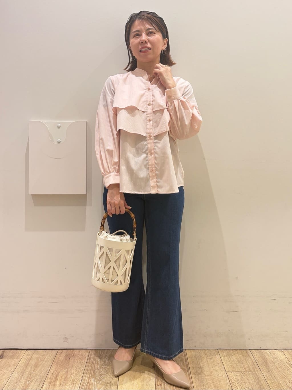 YUKOさんの「index｜フリルキーネックシャツ【洗濯機OK／イージーアイロン／防シワ】《XS～LL／7col》」を使ったコーディネート