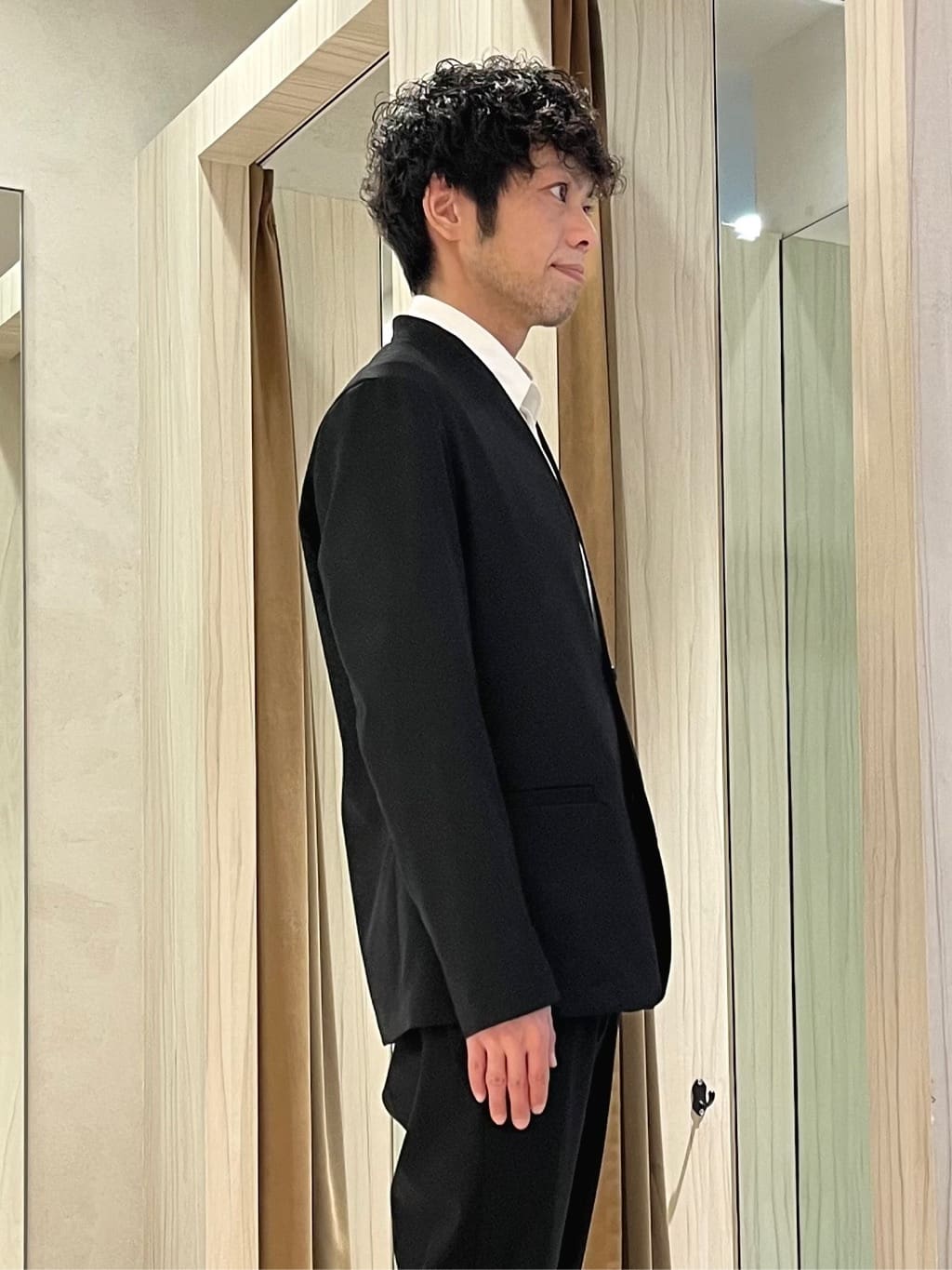 URAさんの「TAKEO KIKUCHI｜【ON／OFF兼用】CARREMANファブリック ノーカラージャケット」を使ったコーディネート