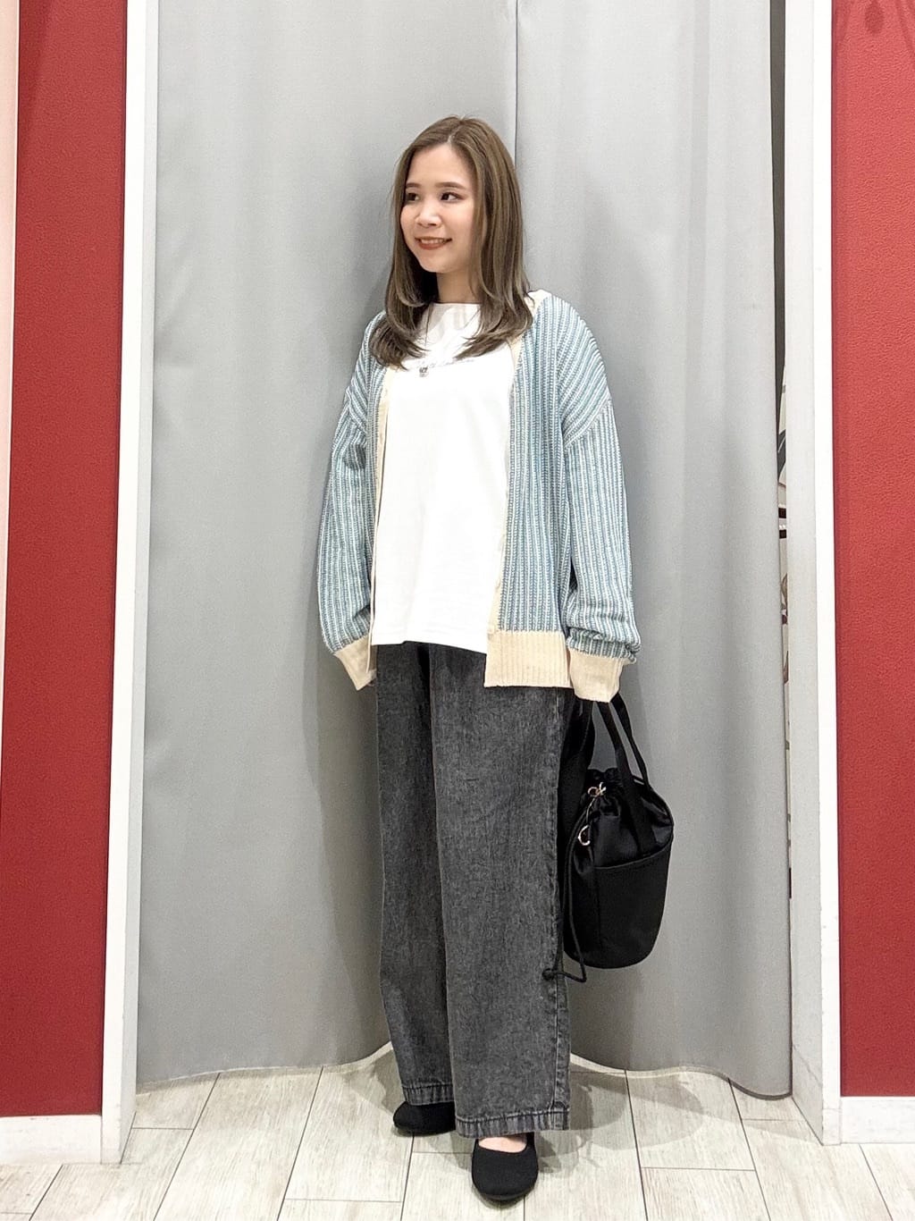 shioさんの「SHOO･LA･RUE｜【Lee別注／撥水】巾着ショルダーバッグ」を使ったコーディネート