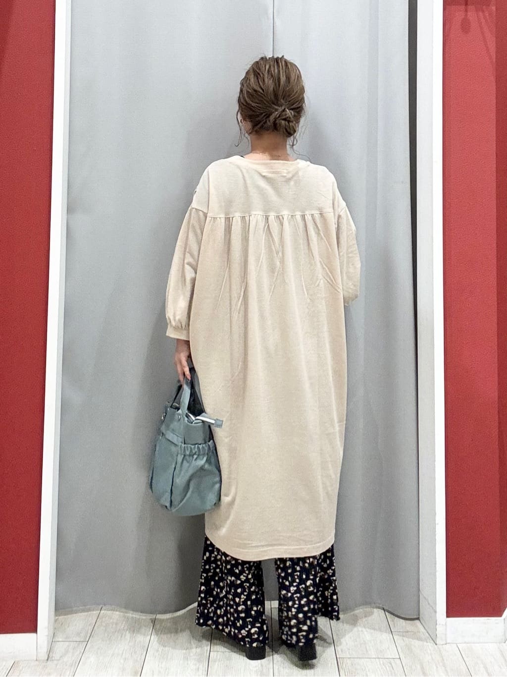 shioさんの「SHOO･LA･RUE｜【洗濯機可/S-LL】1枚でも羽織でも キーネックシャツワンピース」を使ったコーディネート