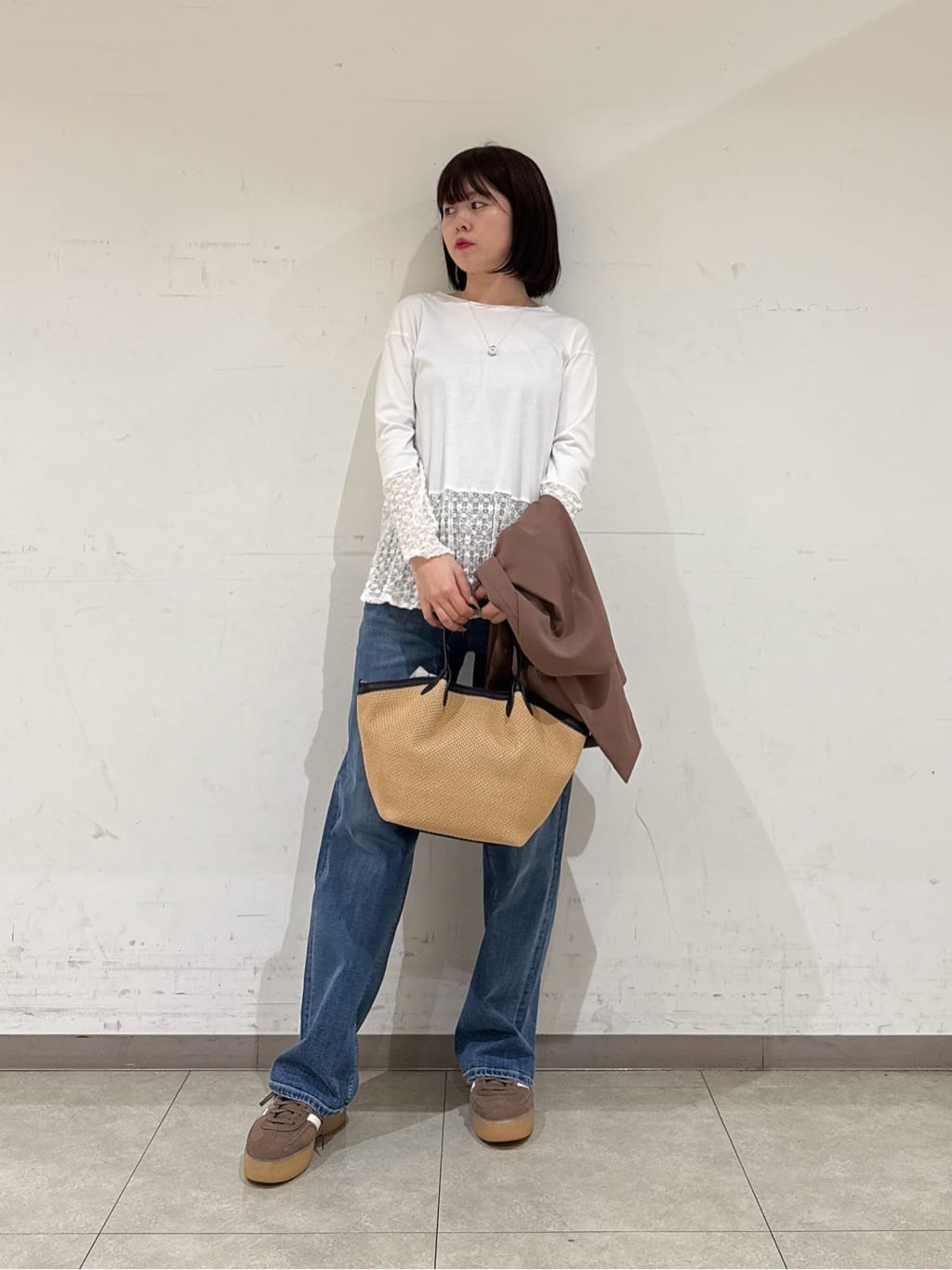 rinaさんの「INDIVI｜【洗える／レイヤードにおすすめ】シャーリングレース ロングTシャツ」を使ったコーディネート