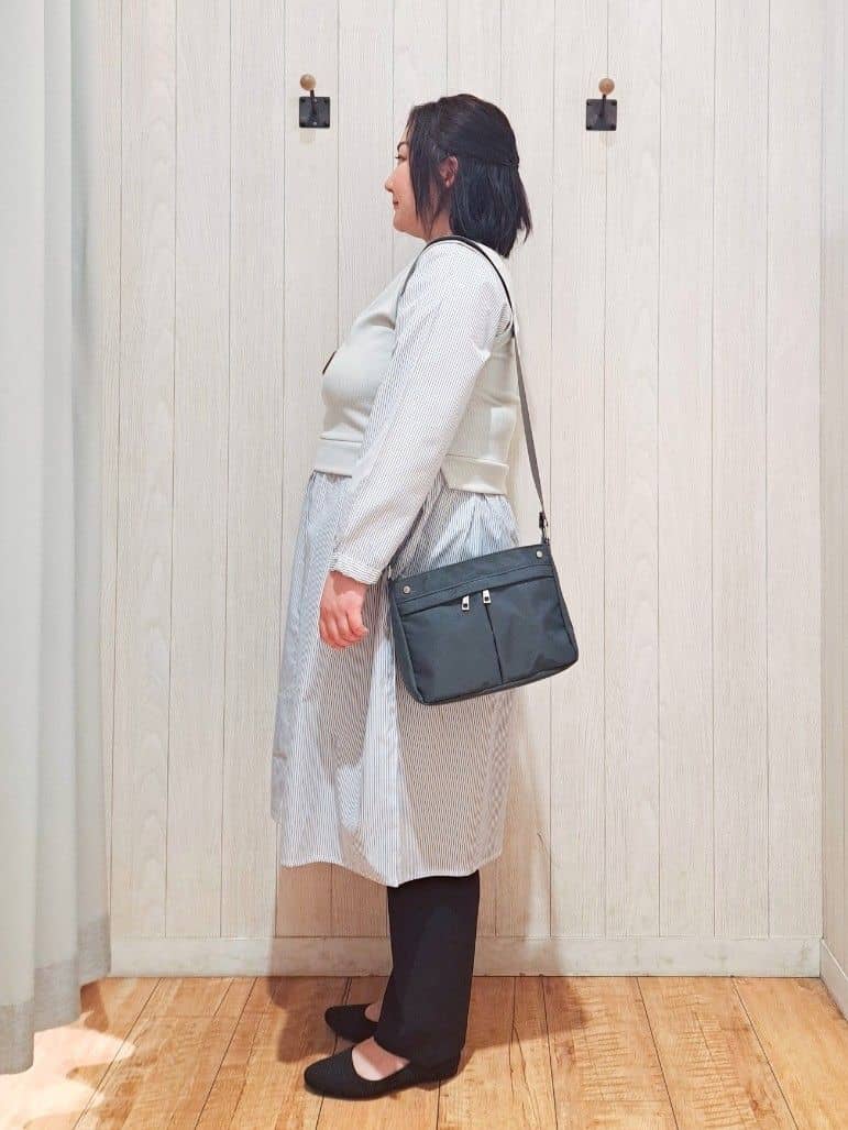 kotomiさんの「SHOO･LA･RUE｜【S-LL/体型カバー】ストライプが爽やか　ベストドッキングシャツワンピース」を使ったコーディネート