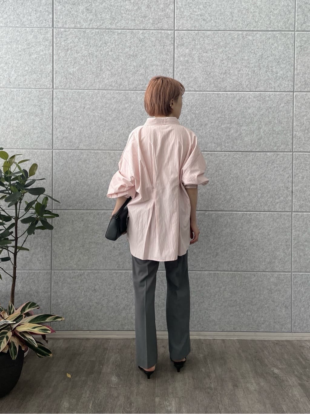 mikuさんの「INDIVI｜Comfy SET UP｜ストレートフレアパンツ【セットアップ対応／通勤／カセット服／接触冷感／UV」を使ったコーディネート