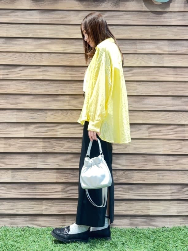 himiさんの「SHOO･LA･RUE｜【体型カバー】ふんわり質感 やわらかこなれシアーシャツ」を使ったコーディネート