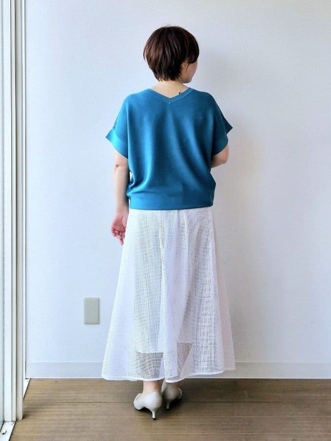やじまさんの「UNTITLED｜【11色展開/体型カバー】前後2WAYフレンチスリーブニット」を使ったコーディネート