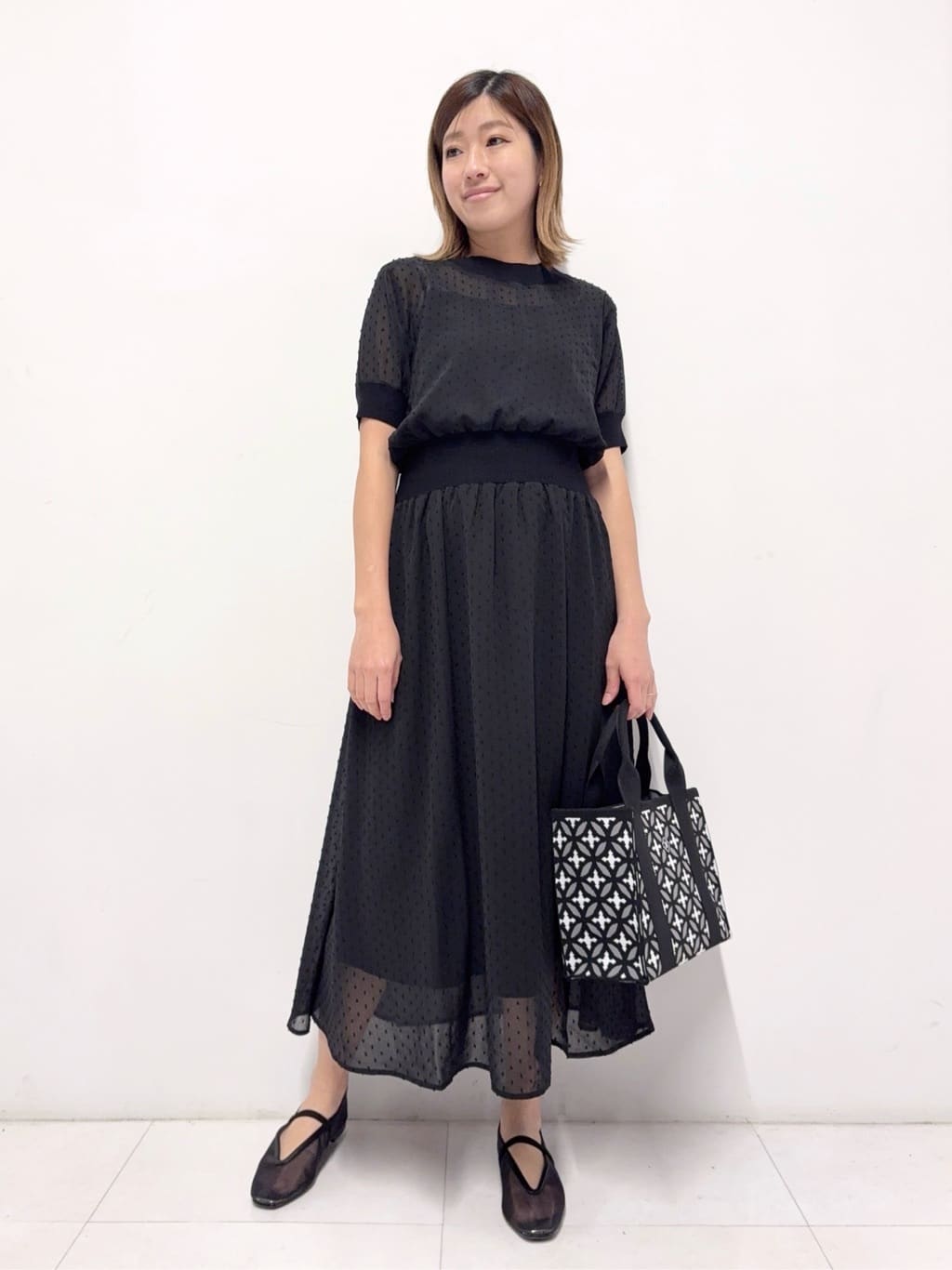 Nishijimaさんの「DRESSTERIOR｜オーバーラップサークル スモールニットトートバッグ」を使ったコーディネート