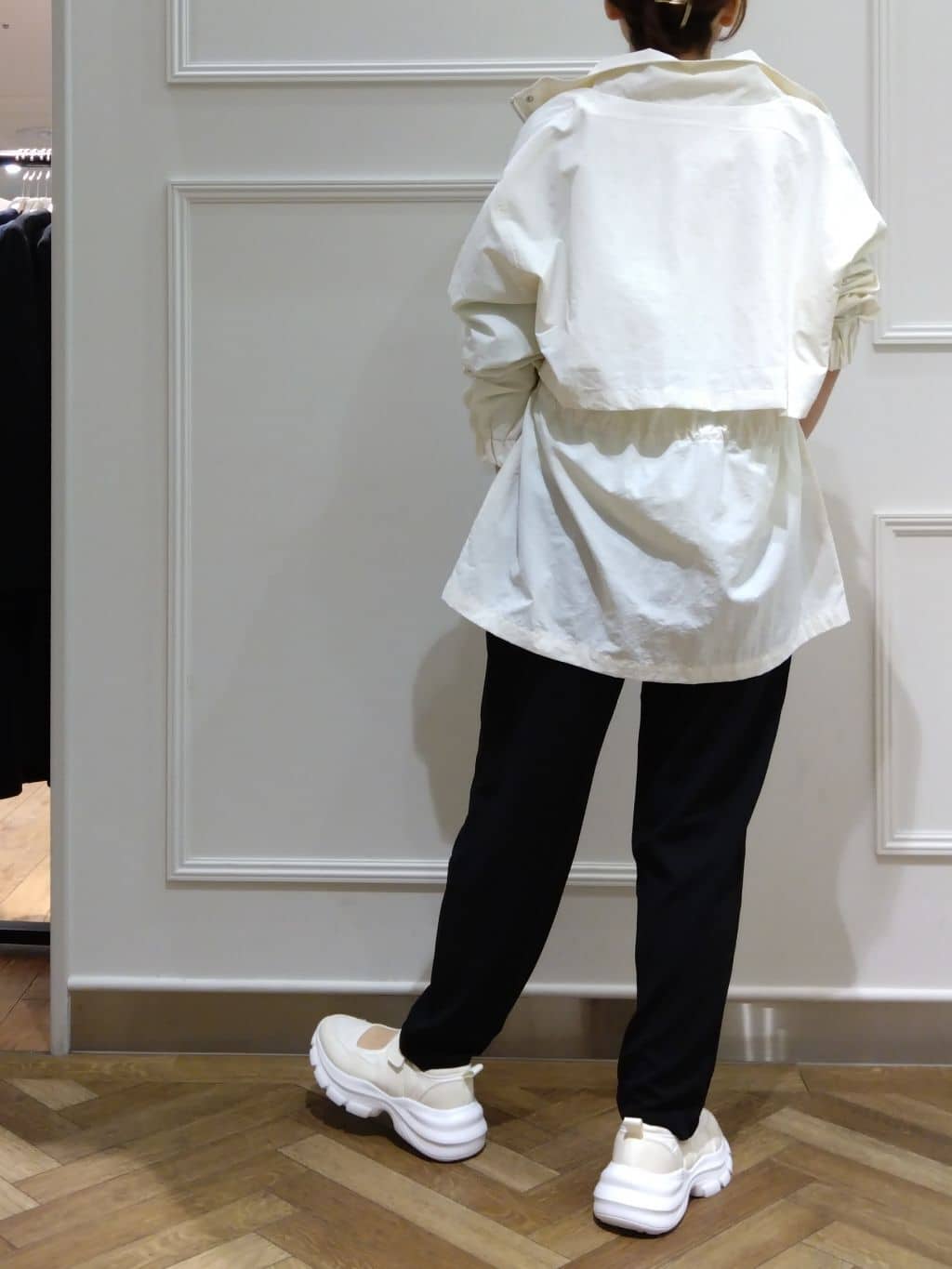 おとうふさんの「SHOO･LA･RUE｜【防花粉/S-LL】ウエストマークですっきり見え　軽やかスタンドブルゾン」を使ったコーディネート