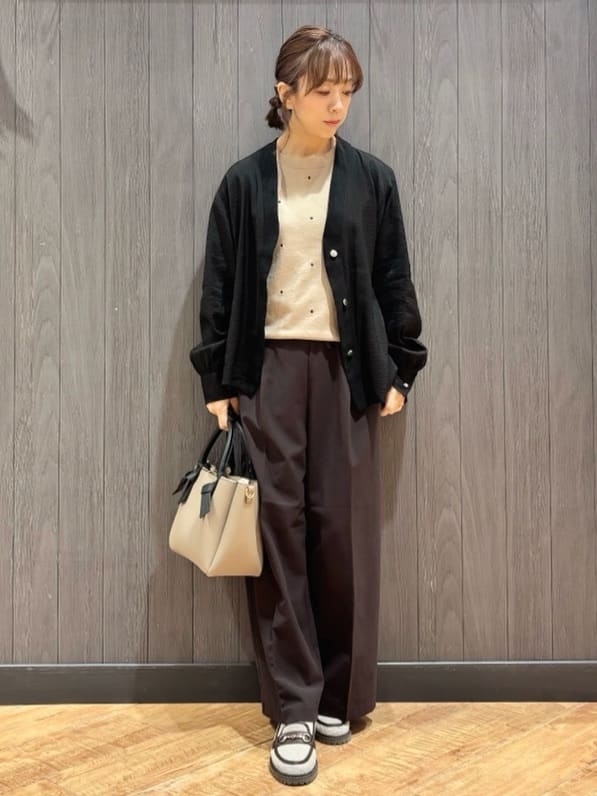 meiさんの「SHOO･LA･RUE｜【S-LL/二の腕カバー】品よく隠せる ドット刺繍5分袖ニット」を使ったコーディネート