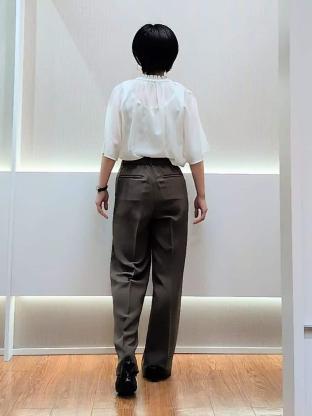 ミズタさんの「UNTITLED｜【シアー/首元フリル】シルキーシフォンブラウス」を使ったコーディネート
