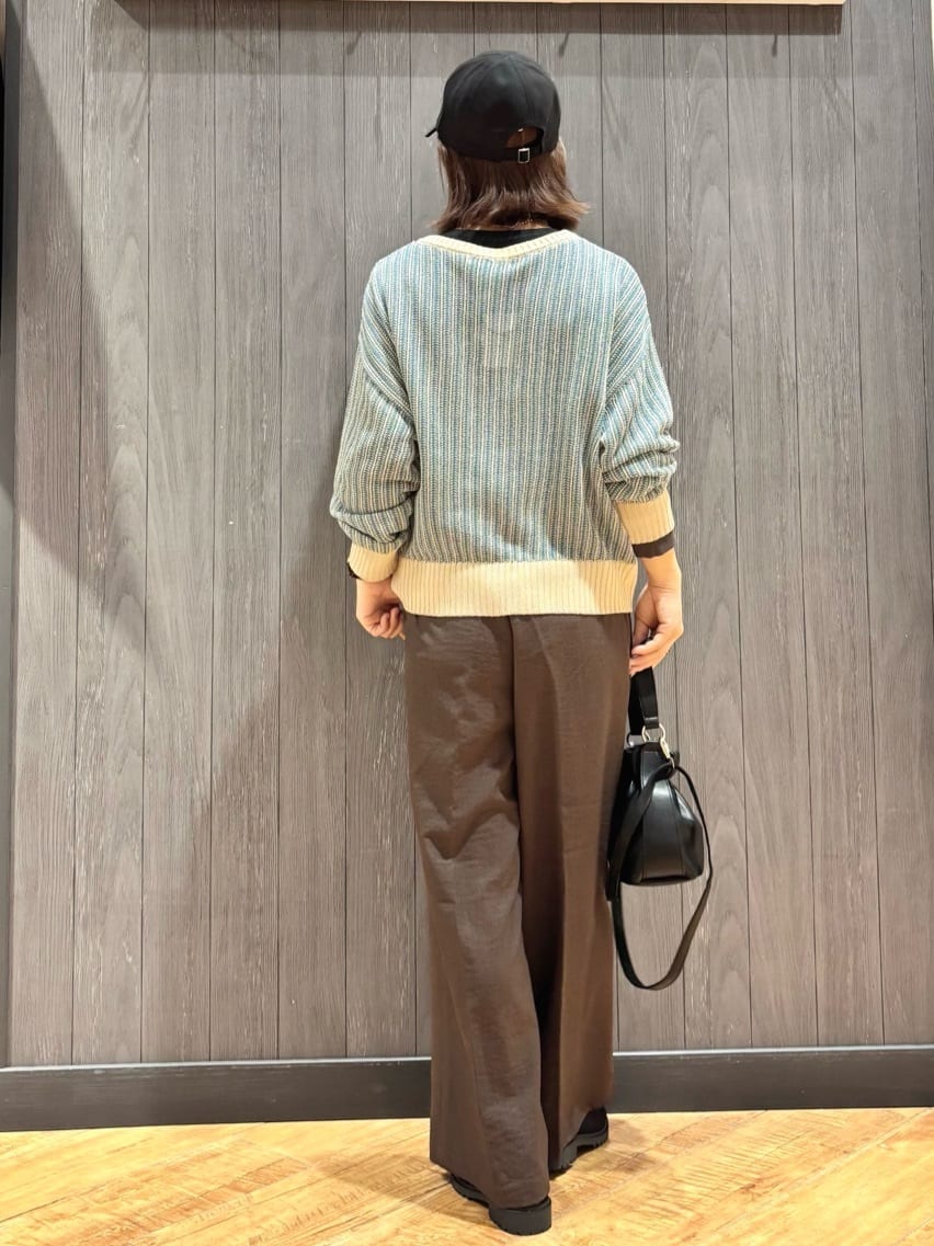 meiさんの「SHOO･LA･RUE｜【洗濯機可/S-LL】キーネックでお顔周りすっきり ざっくり編みカーディガン」を使ったコーディネート
