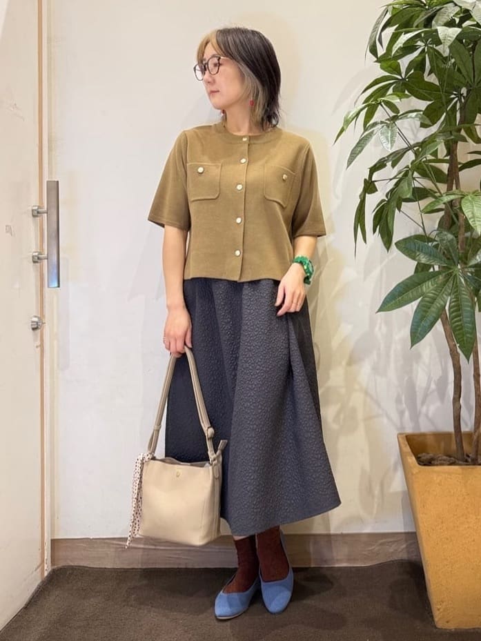 misakiさんの「SHOO･LA･RUE｜【洗濯機可/S-LL】上品なお花柄ジャカード フレアスカート」を使ったコーディネート