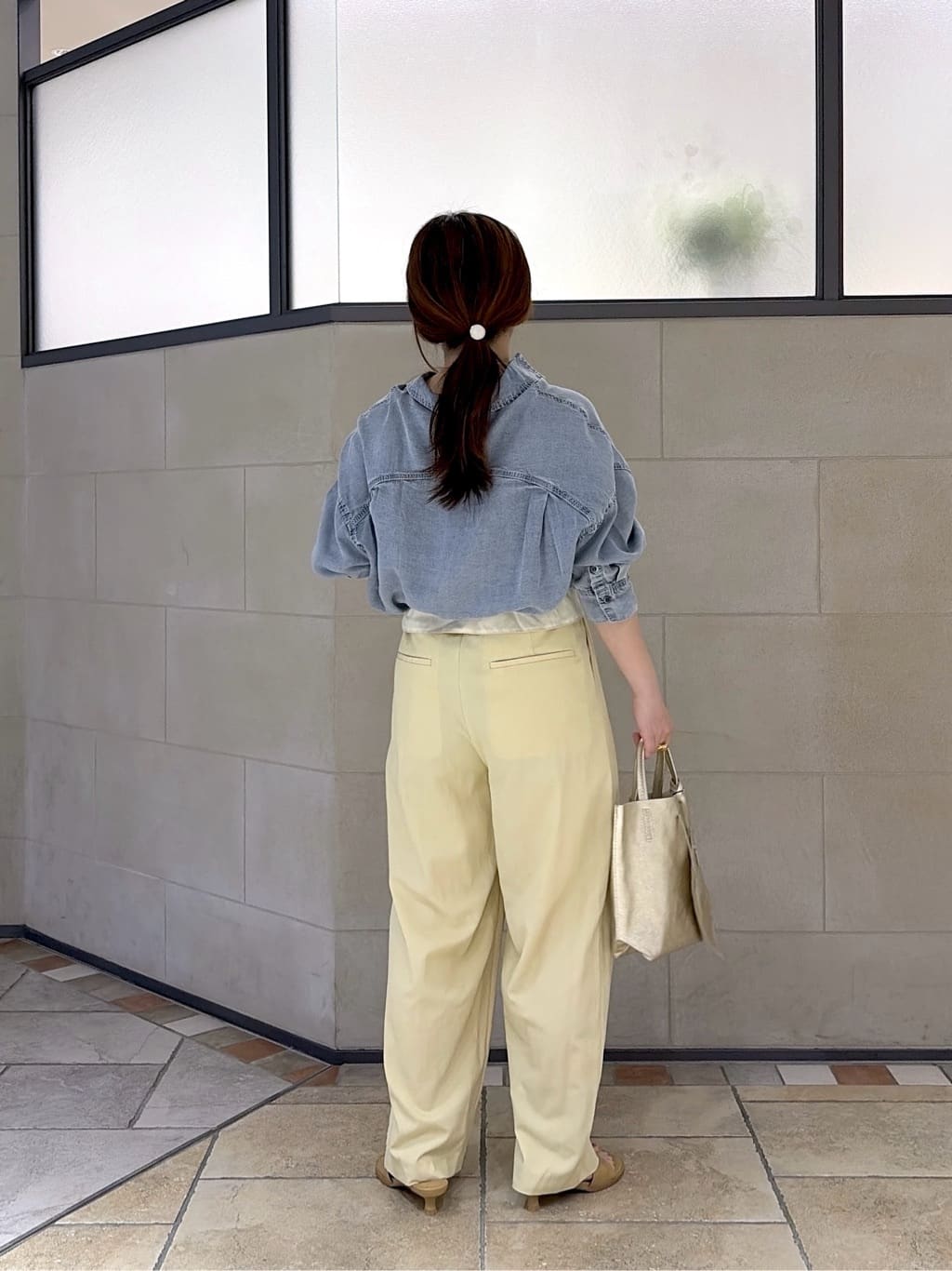 よねさんの「INDIVI｜デニムシャツ」を使ったコーディネート