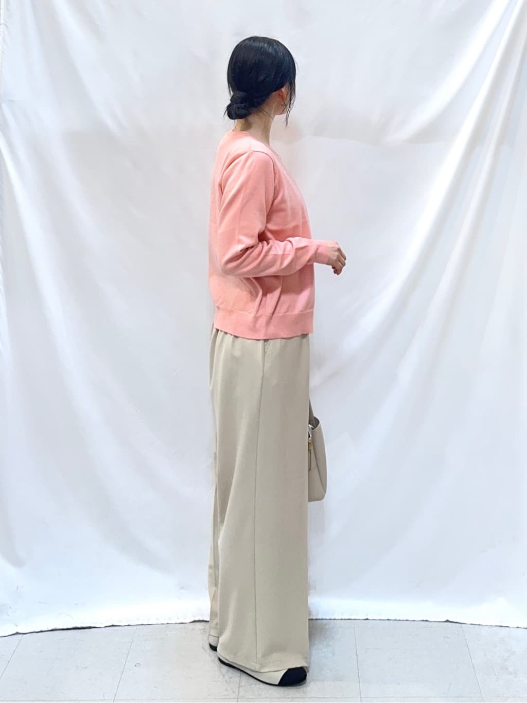 𝐇𝐢𝐫𝐨𝐦𝐢さんの「SHOO･LA･RUE｜【着丈選べる/S-LL】センタープレスできちんと見え イージーワイドパンツ」を使ったコーディネート