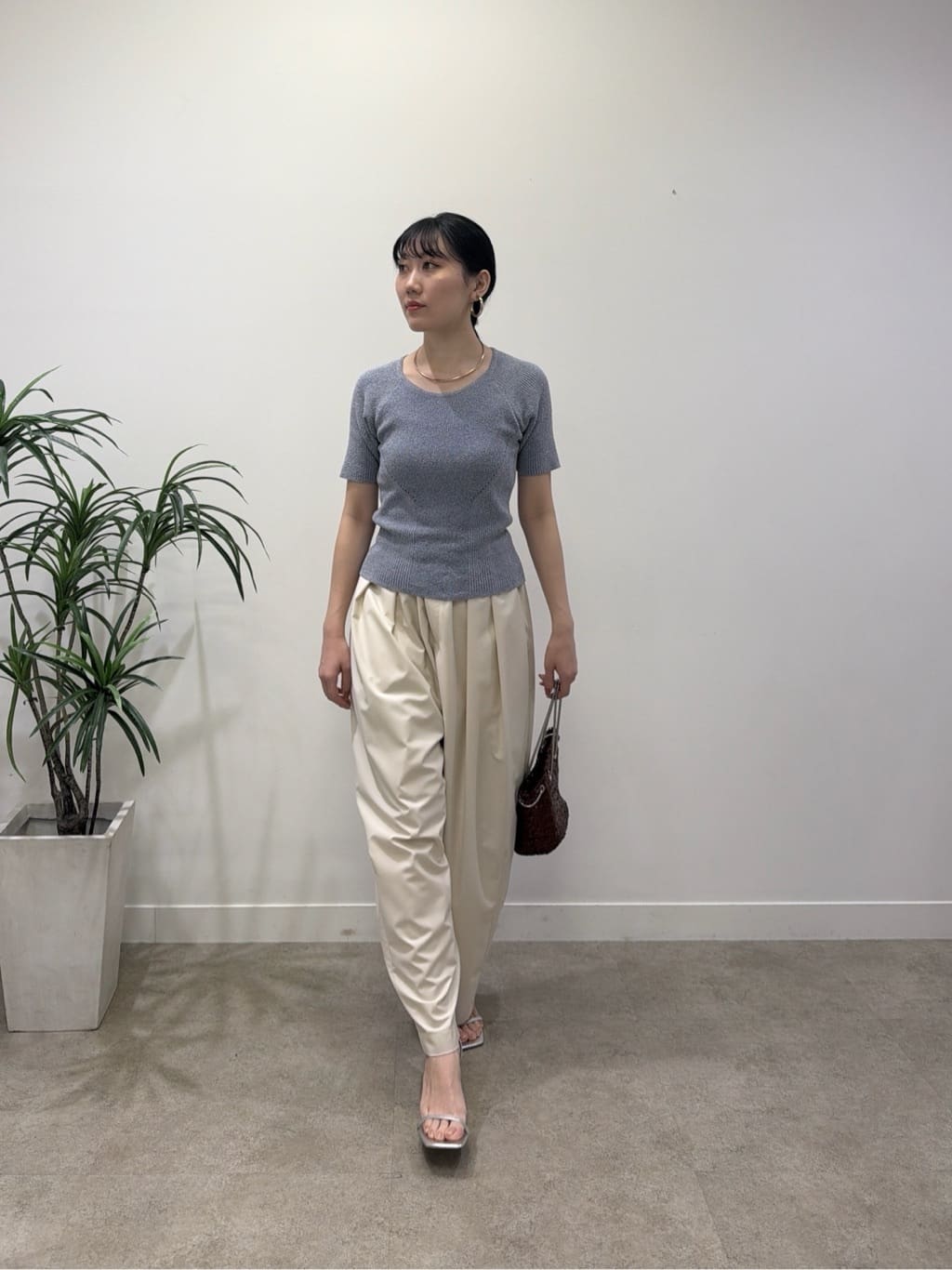 rinaさんの「INDIVI｜カーヴィーパンツ【接触冷感】」を使ったコーディネート