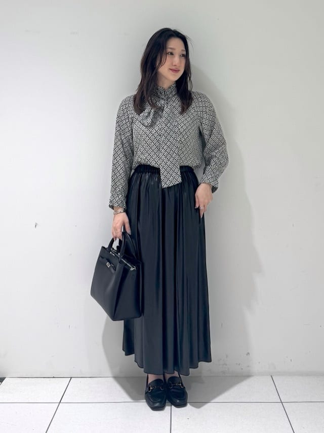 そんさんの「INDIVI｜ジオメプリントボウタイブラウス」を使ったコーディネート
