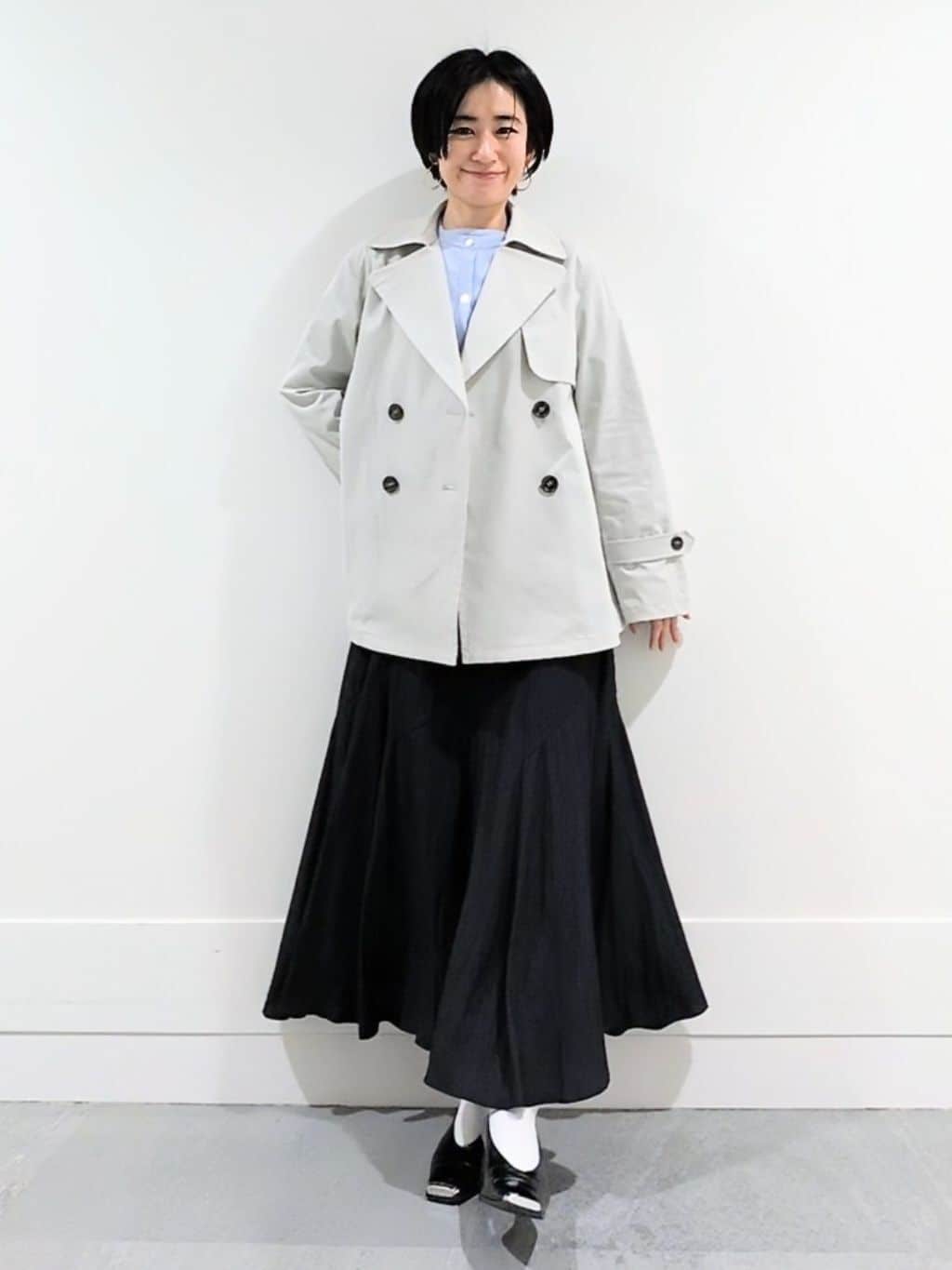 ミズタさんの「UNTITLED｜【定番人気/はっ水/洗える】タスランショートトレンチコート」を使ったコーディネート