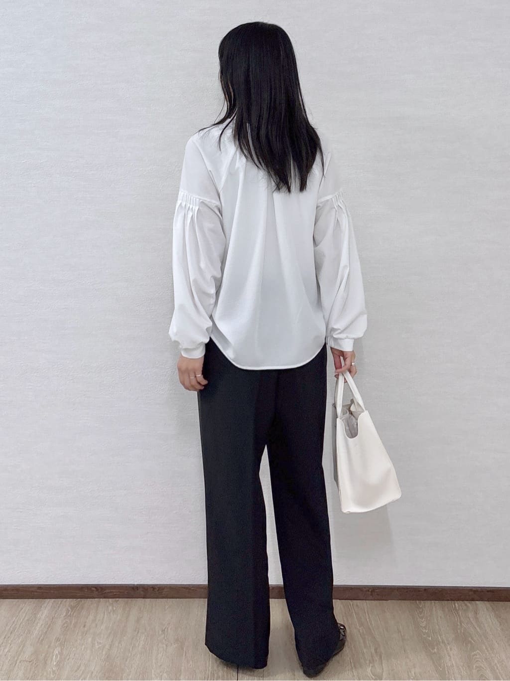 sachikoさんの「OPAQUE.CLIP｜スキッパーボリュームスリーブブラウス【洗濯機OK】」を使ったコーディネート