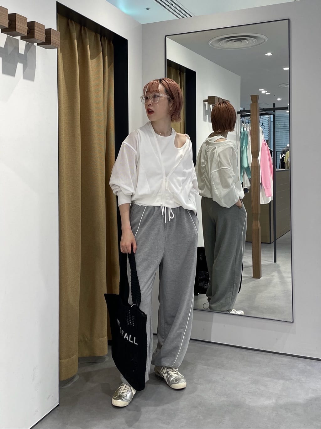 mikuさんの「INDIVI｜【一部店舗限定】パイピング裏毛ワイドパンツ」を使ったコーディネート