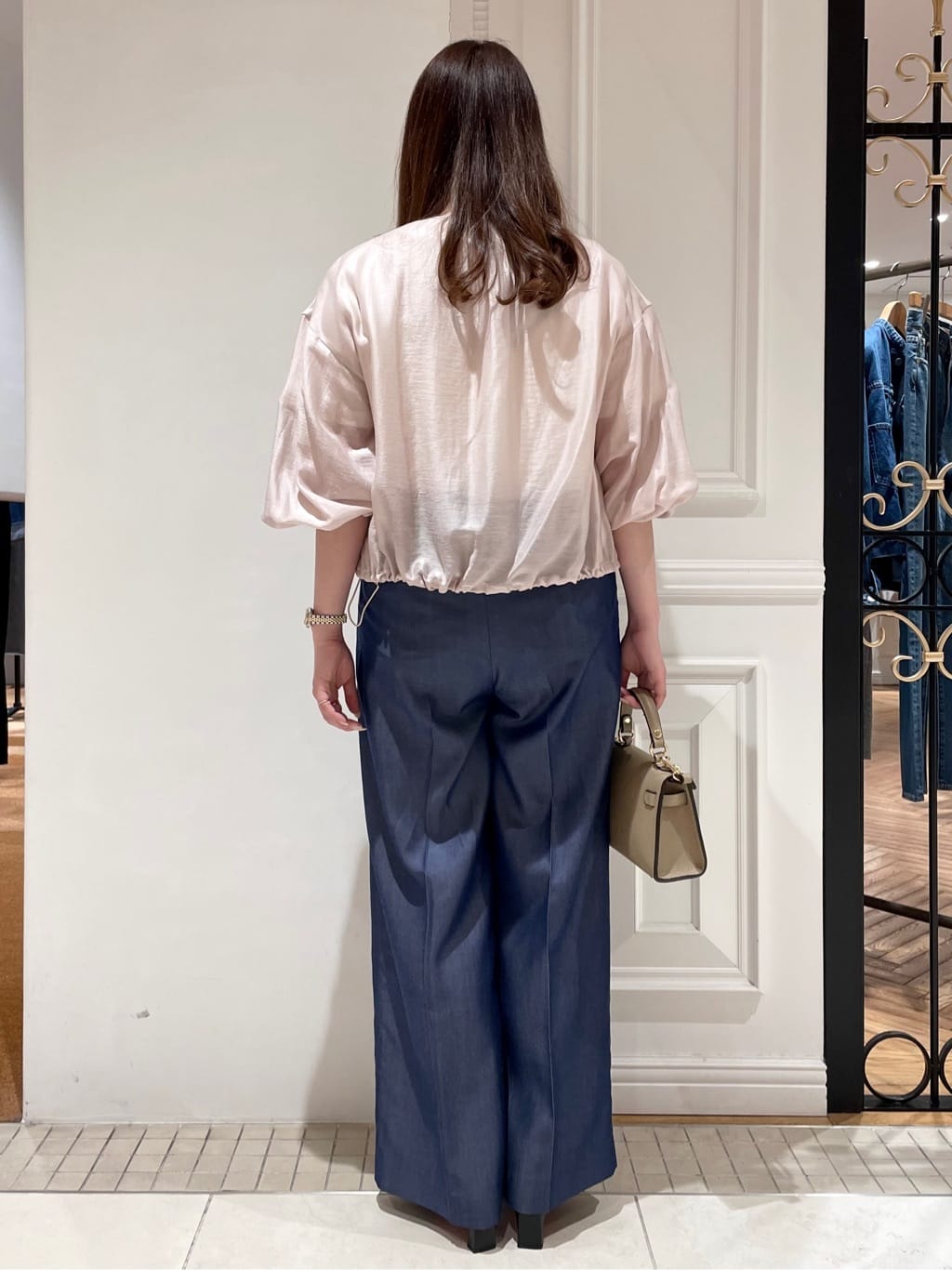 minowaさんの「DRESSTERIOR｜ウォッシャブル シアーショートブルゾン」を使ったコーディネート