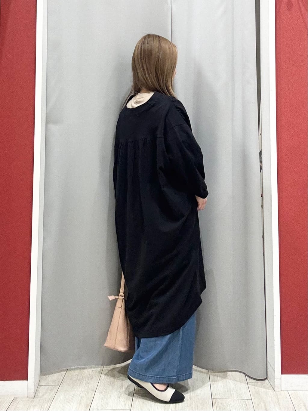 shioさんの「SHOO･LA･RUE｜【洗濯機可/S-LL】1枚でも羽織でも キーネックシャツワンピース」を使ったコーディネート