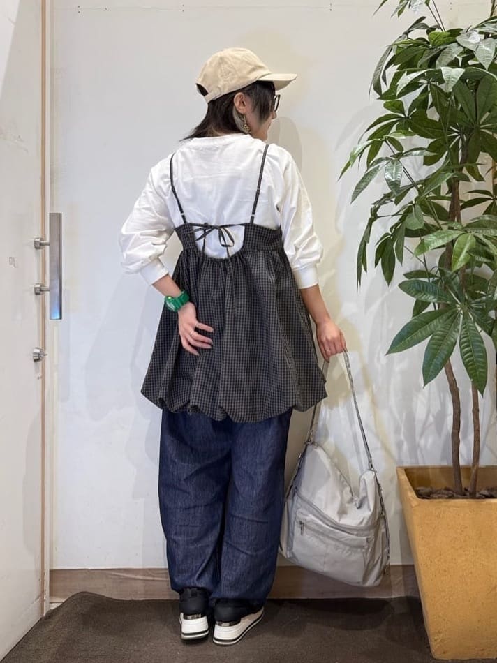 misakiさんの「SHOO･LA･RUE｜【洗濯機可/体型カバー/S-LL】後ろ姿も抜かりない ギンガムチェック柄バルーンキャミチュニック」を使ったコーディネート