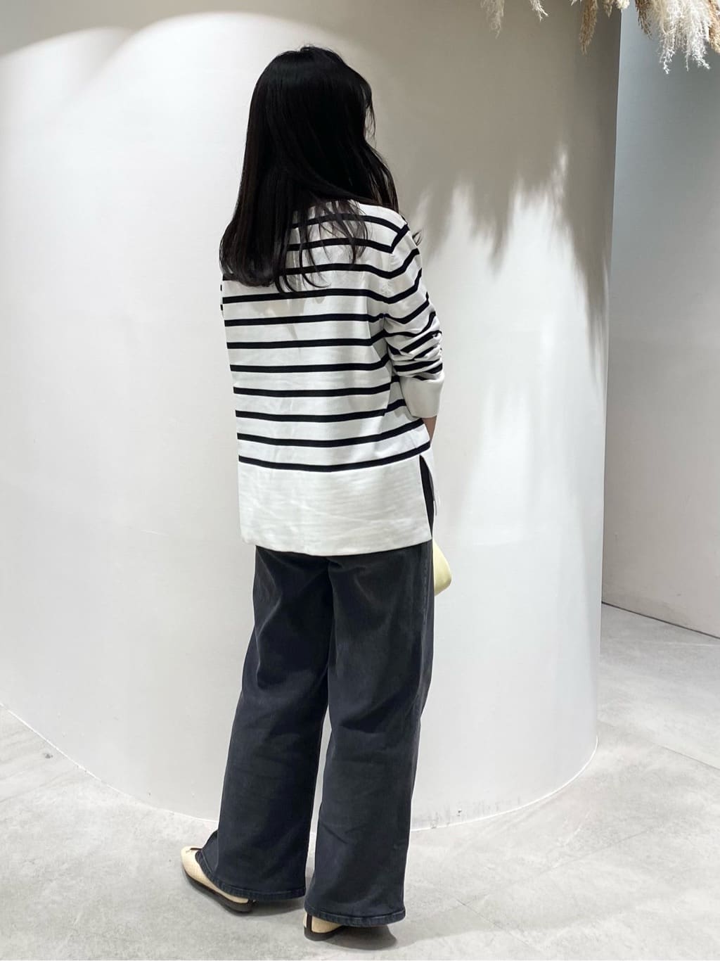 みなみさんの「OPAQUE.CLIP｜リラクシーボートネックニット／オーガニックコットン混【洗濯機OK／UVケア】《5col》」を使ったコーディネート