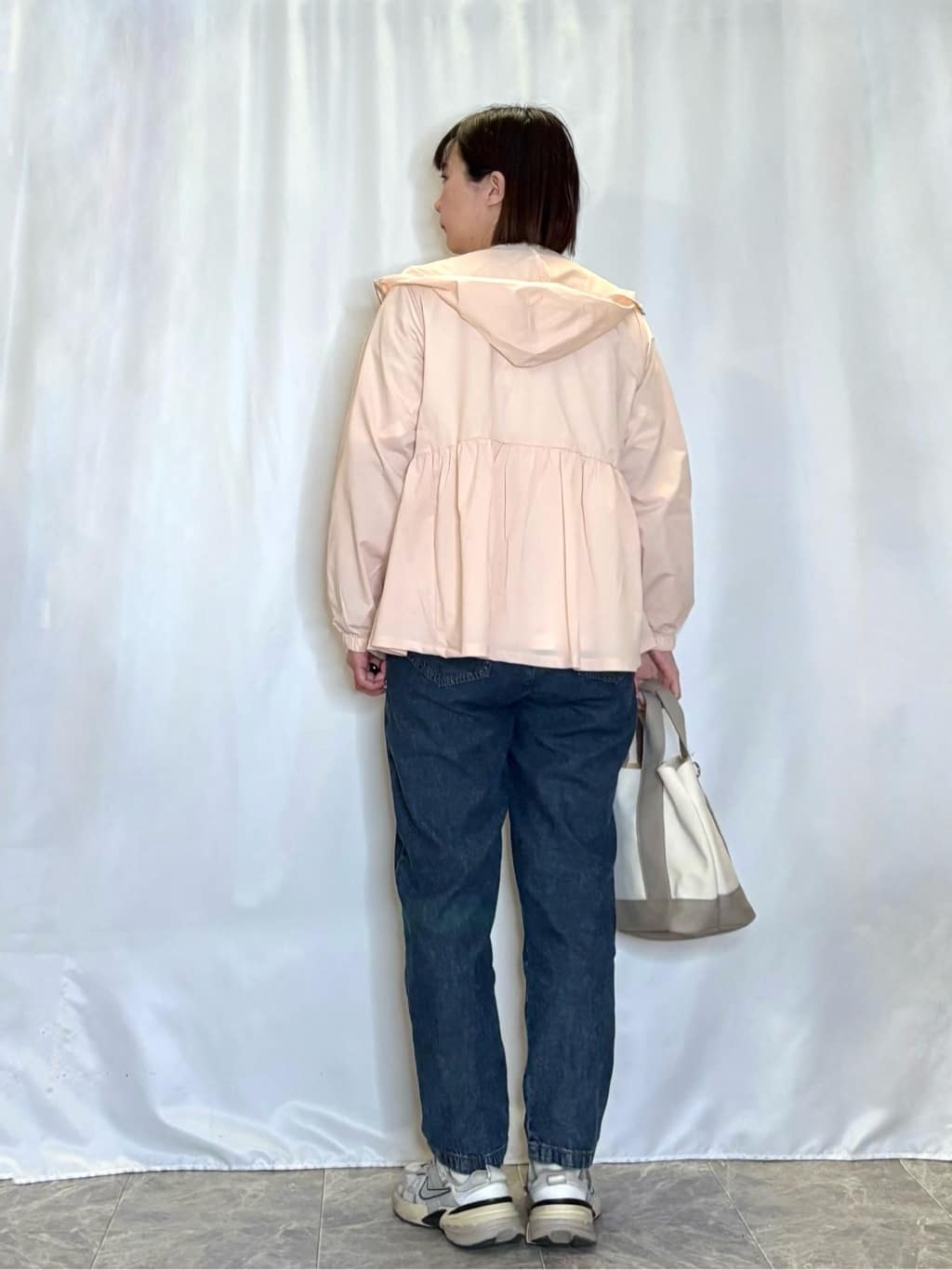 ネリさんの「SHOO･LA･RUE｜【S-LL/体型カバー】日焼け対策にも女性らしさを UVカットペプラムパーカ」を使ったコーディネート