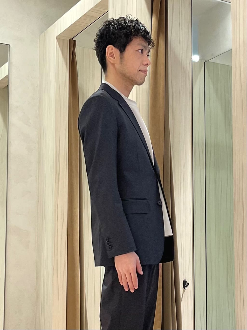 URAさんの「TAKEO KIKUCHI｜【360&deg;ストレッチ／軽量】None Of Stress ライト ジャケット（セットアップ対応）」を使ったコーディネート