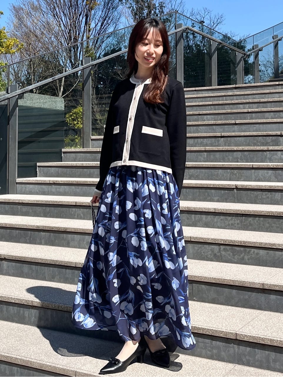 はばさんの「Couture brooch｜【洗える・着映え】SPRING配色カーディガン」を使ったコーディネート