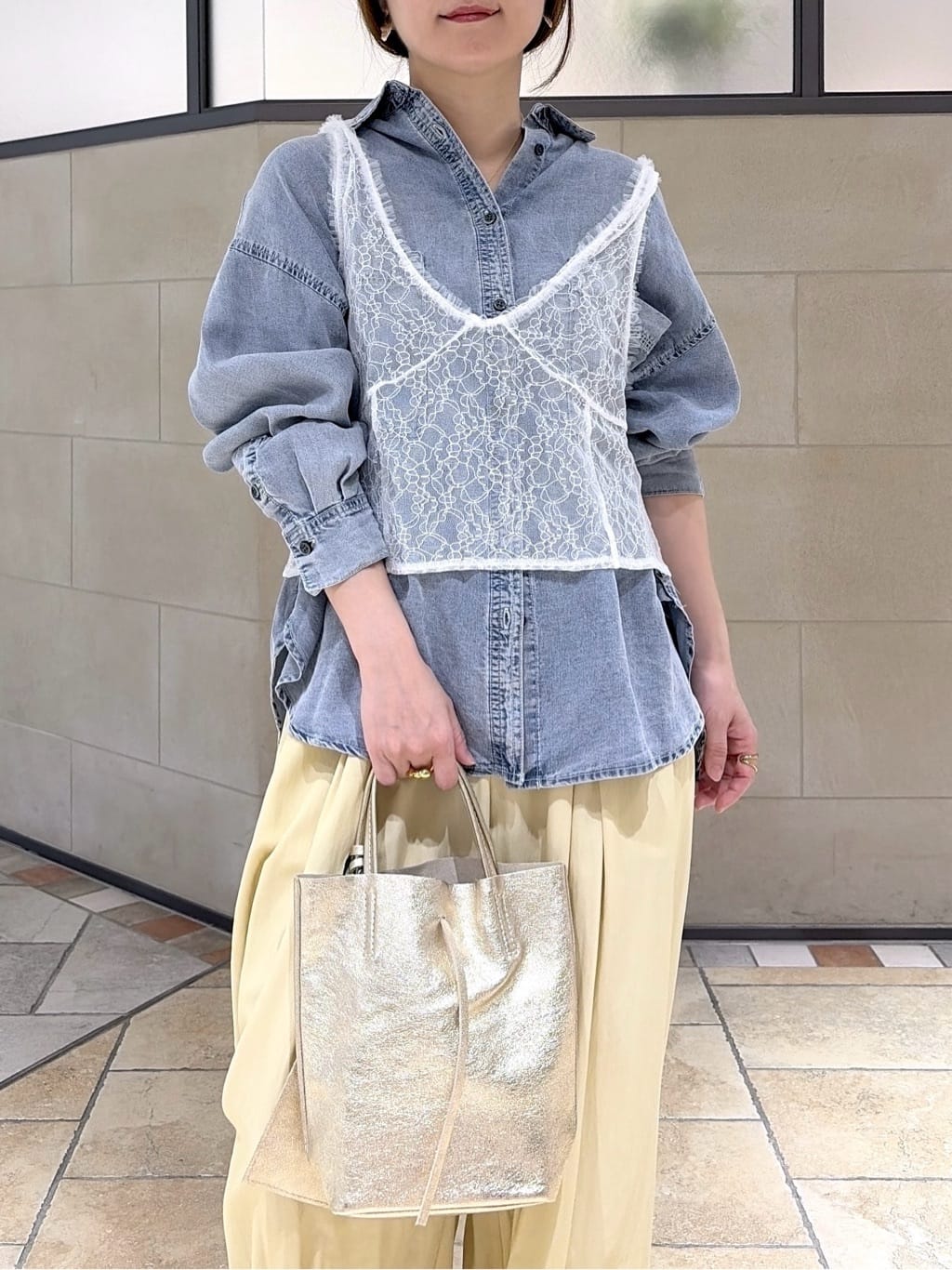よねさんの「INDIVI｜デニムシャツ」を使ったコーディネート